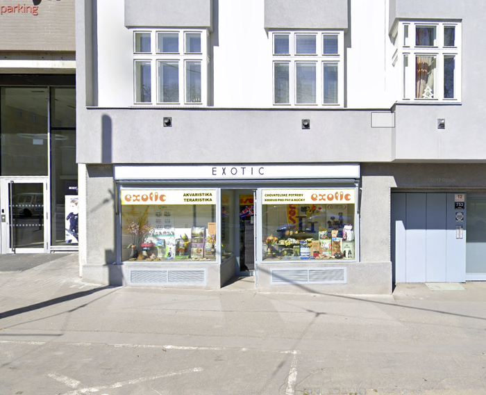 Sometime between June 2017 and April 2019, the sign vanished when the building was renovated. The logo in Juke-Box is still present, but only as adhesive foil on the windows (accompanied by ). Above the door, one can spot the .