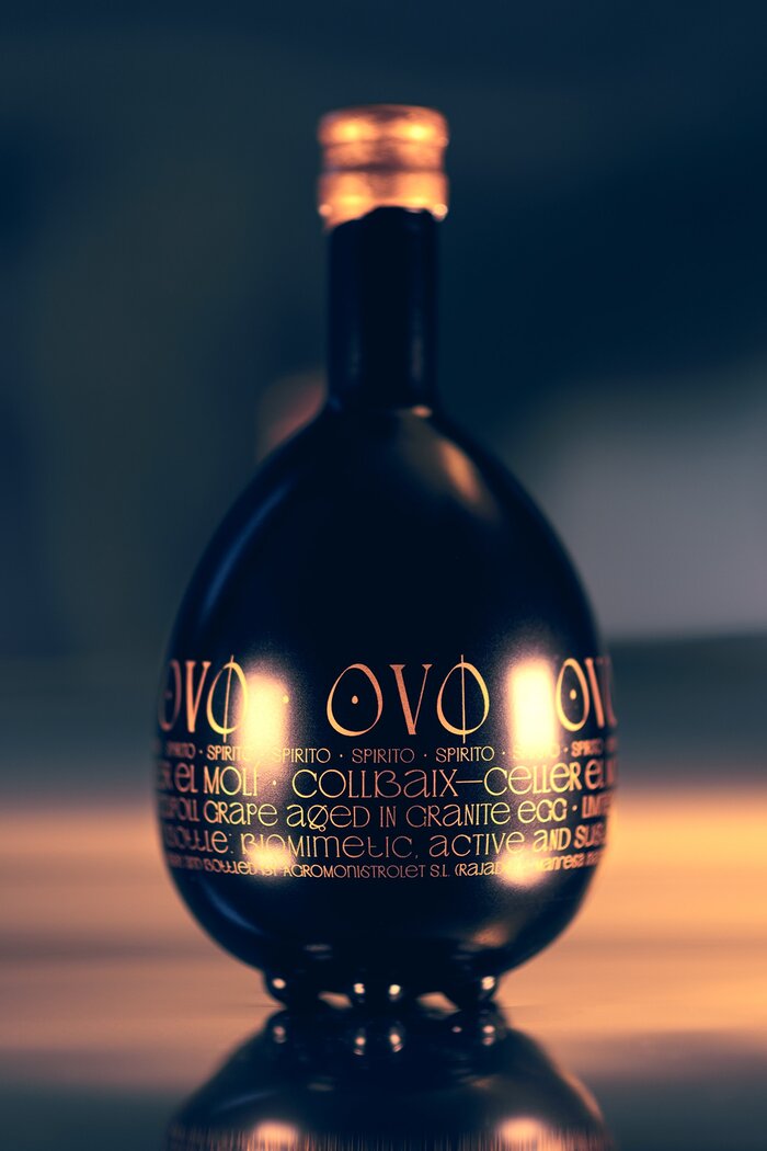 Black bottle front packshot