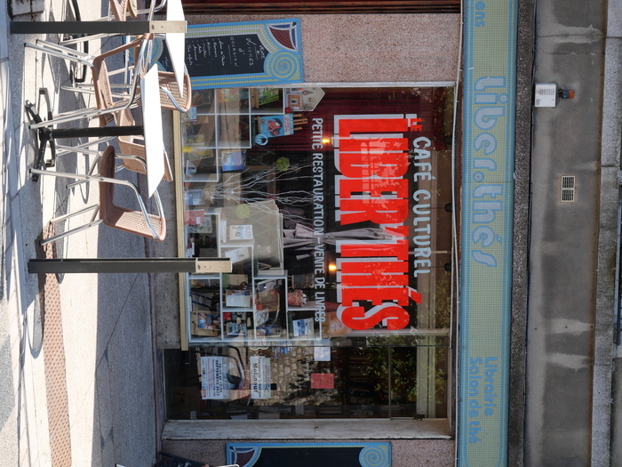 Plain view of the main window. Red over white shadow.