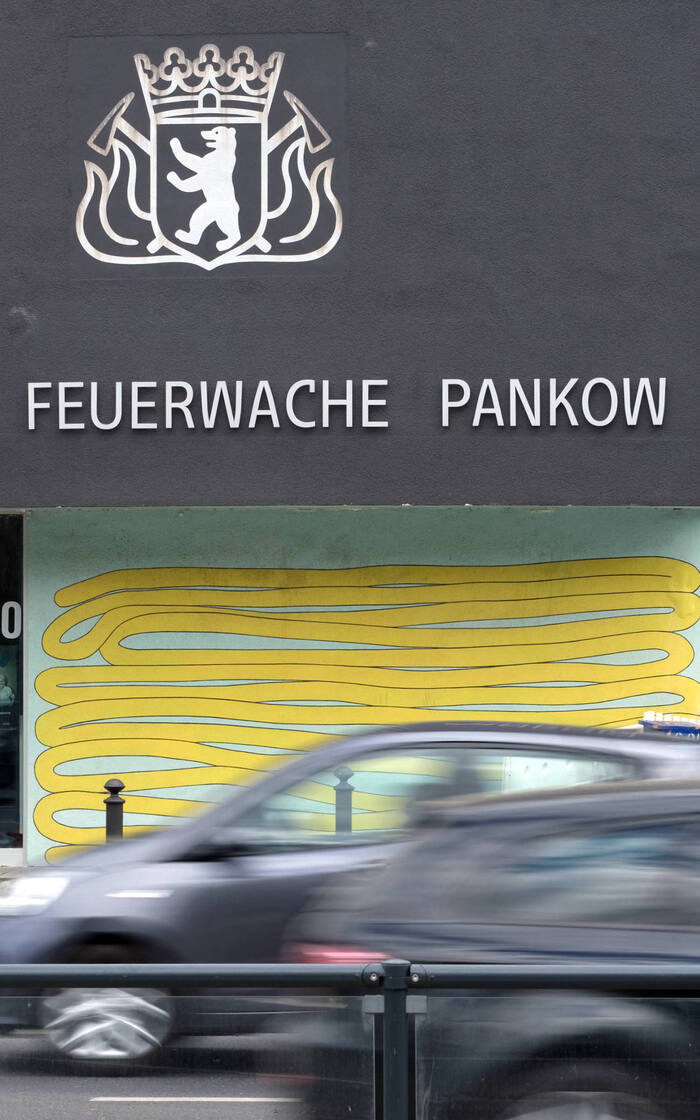 Fire station Pankow, set in Change Letter, which is no different from Change (Sans) in most capital letters.