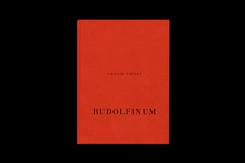 <cite>Chrám umění: Rudolfinum</cite>