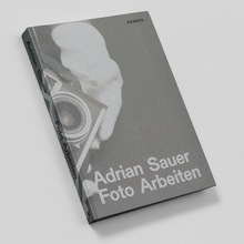 <cite>Adrian Sauer. Foto Arbeiten</cite>