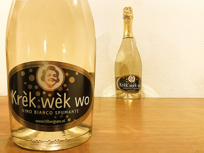 Krèk wèk wo sparkling wine label
