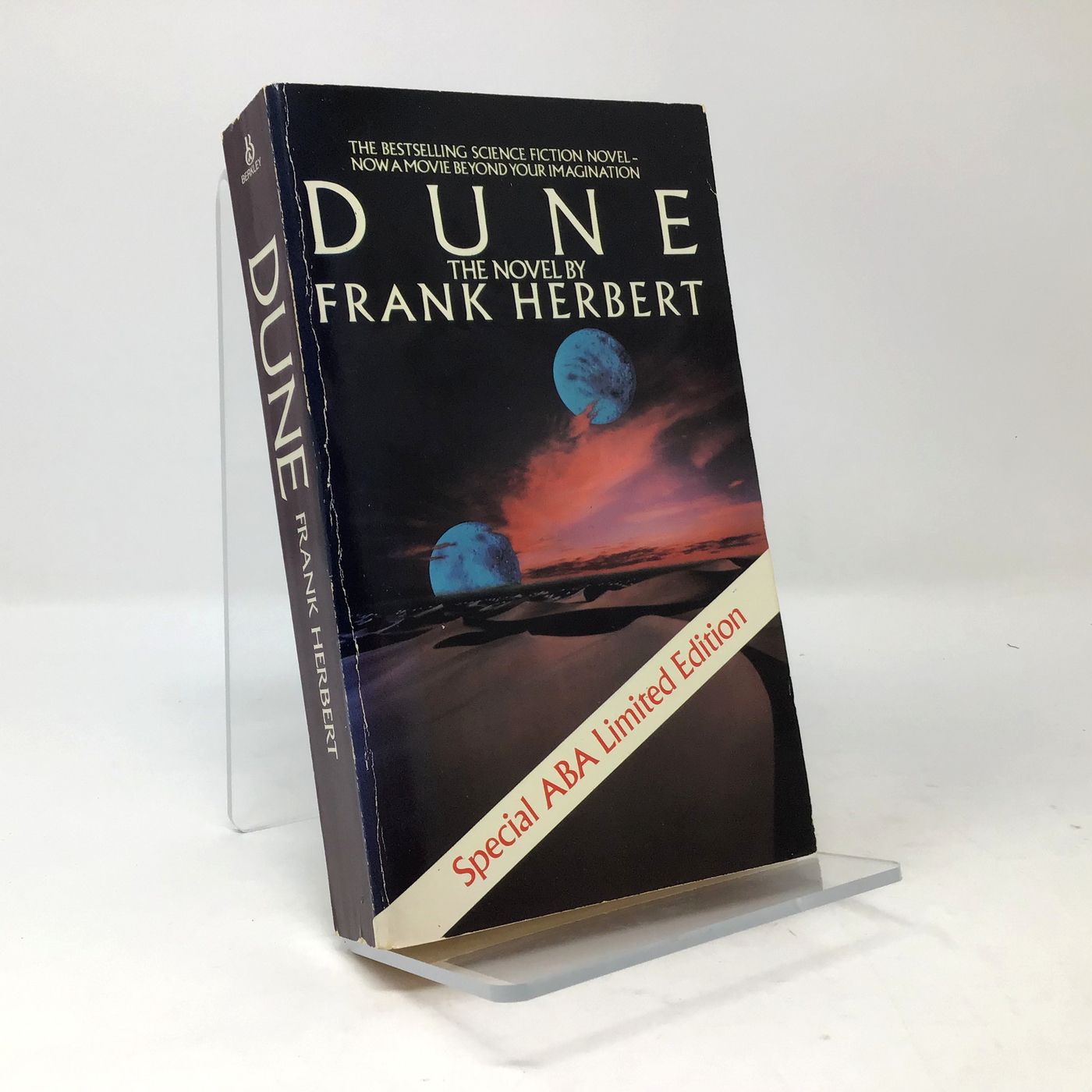 Dune by Frank Herbert (Berkley, 1984) - Fonts In Use