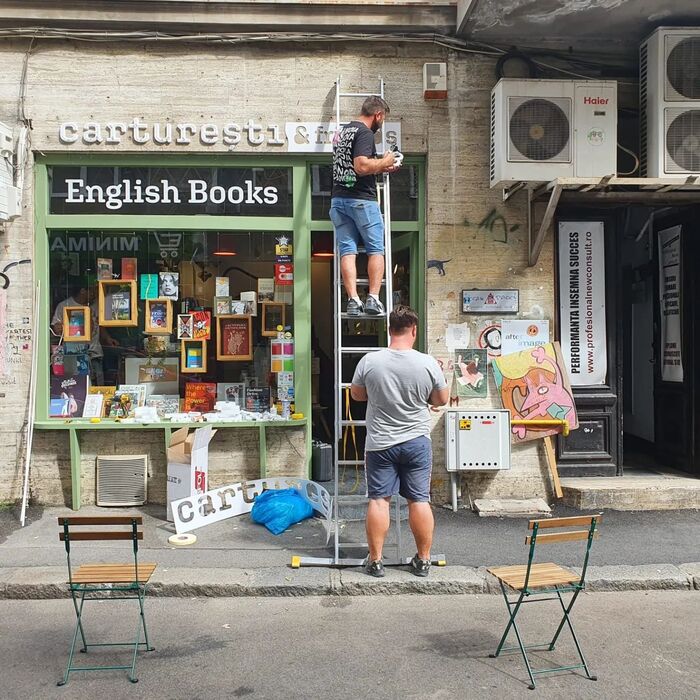 New Cărturești &amp; Friends store sign installation