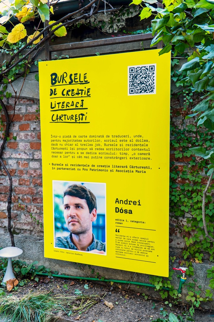 Bursele de creație literară Cărturești (Cărturești literary residency scholarship) recipients, set in 