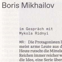 <cite>Lebt und arbeitet in Berlin</cite>