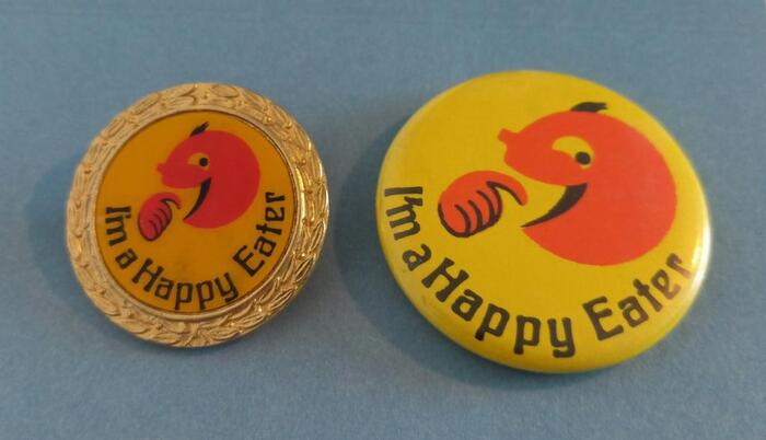 Promo badges. Left-hand badge has dodgy apostrophe placement; right-hand badge has “I’m a” in a different font, possibly .