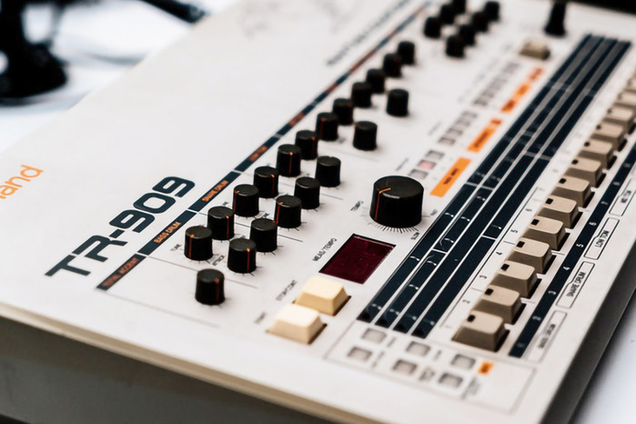 Angle view of the TR-909.