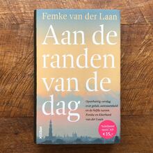 <cite>Aan de randen van de dag</cite> by Femke van der Laan