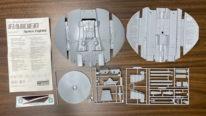 Cylon Raider contents