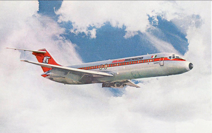 An Aerom&eacute;xico DC-9 as shown on a 1970s postcard