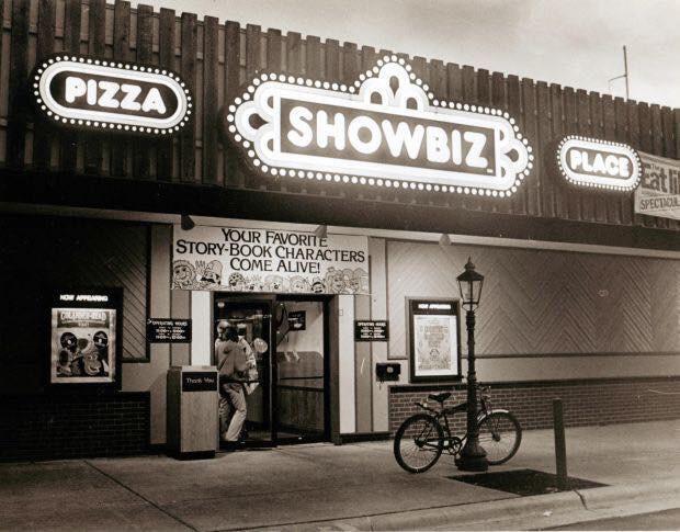 The Bloomingdale, IL, Showbiz Pizza Place, opened in 1981 and closed circa 1988. The sign above the door uses  with faux small caps.