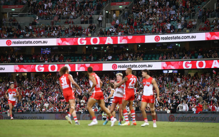 Advertising at the Sydney Cricket Ground (Australian Rules Football: Sydney Swans vs Geelong Cats)