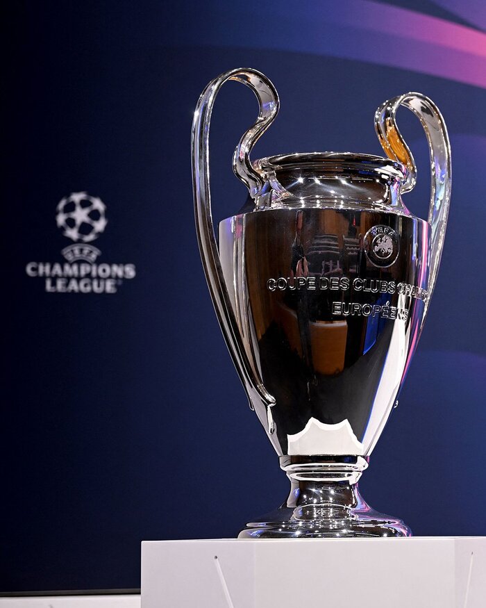 UEFA Champions League logos (1992, 2020) 4