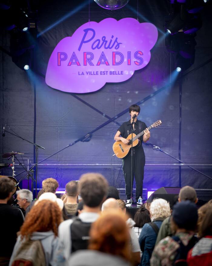 Pauline Croze live on stage