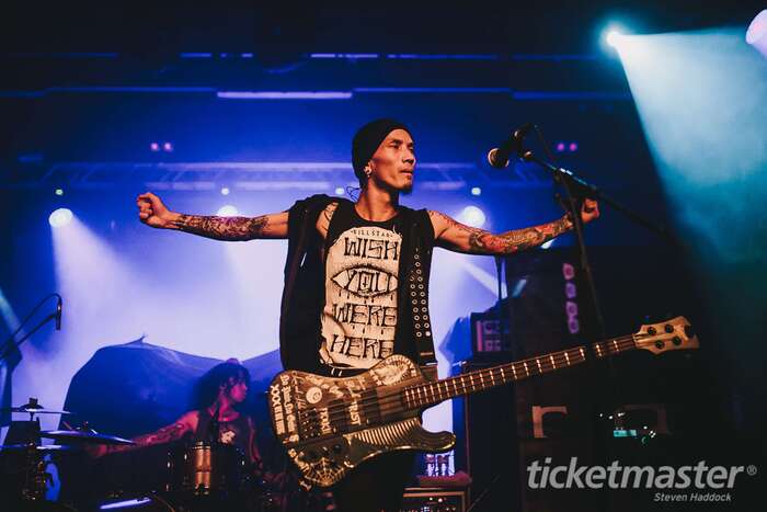 RxYxO of Coldrain wearing a “Wish You Were Here” top