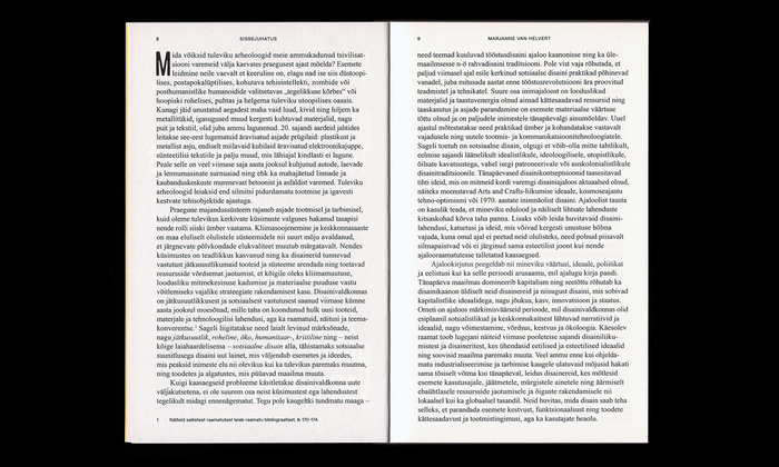 Double-page spread with text in , ft.  for the drop cap and  for the running titles and the footnote.