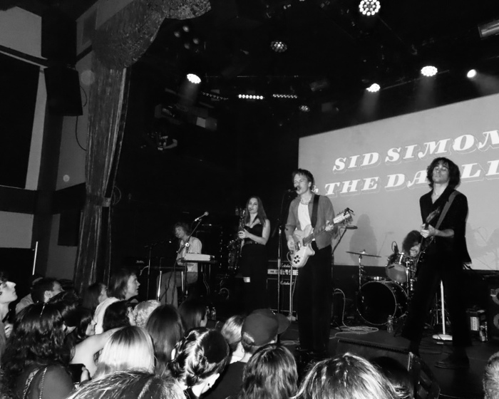 Sid Simons &amp; The Darlings stage graphics 3