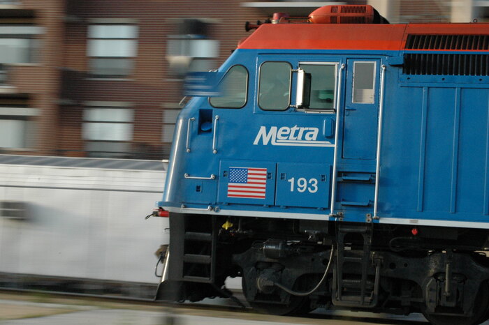 The Metra logo on the METX 193, 2005