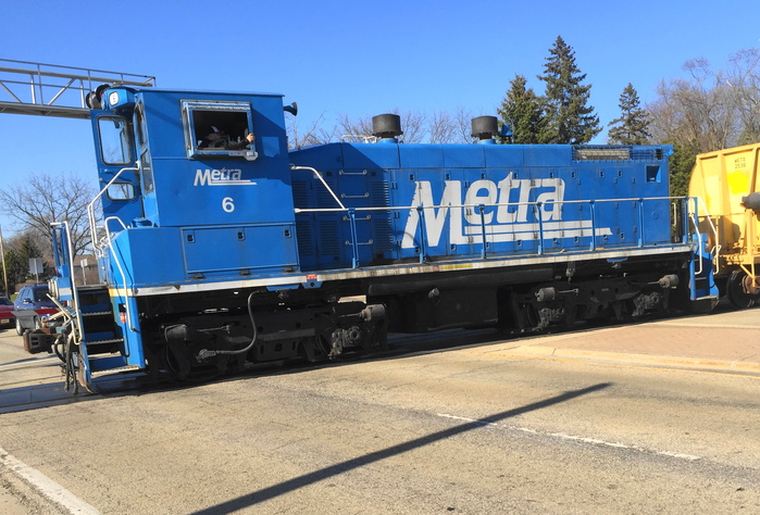 The Metra logo in big and small, on an EMD SW1500 in Libertyville, 2018