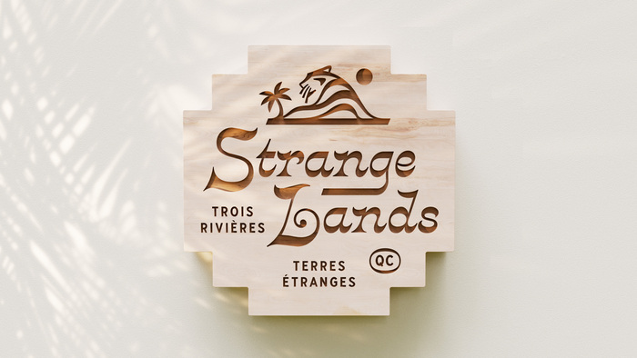 Strange Lands Gin 18