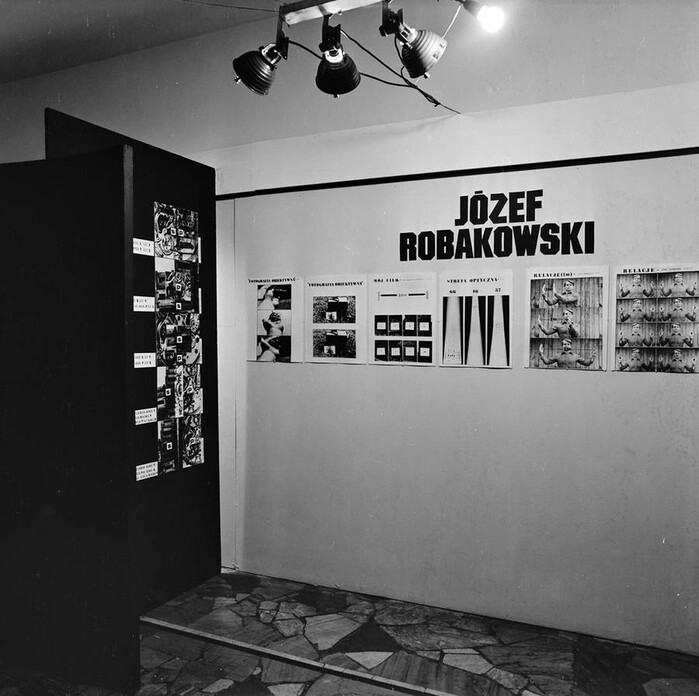 Józef Robakowski in the exhibition Aspekty Nowoczesnej Sztuki Polskiej, Galeria Współczesna, Warsaw, 1975 ©&nbsp;Zygmunt Rytka