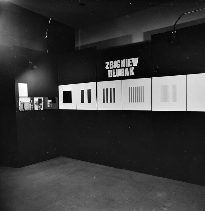 Zbigniew Dłubak in the exhibition Aspekty Nowoczesnej Sztuki Polskiej, Galeria Współczesna, Warsaw, 1975 ©&nbsp;Zygmunt Rytka