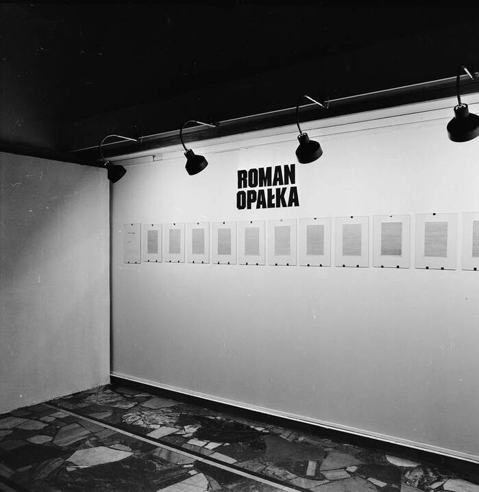 Roman Opałka in the exhibition Aspekty Nowoczesnej Sztuki Polskiej, Galeria Współczesna, Warsaw, 1975 ©&nbsp;Zygmunt Rytka
