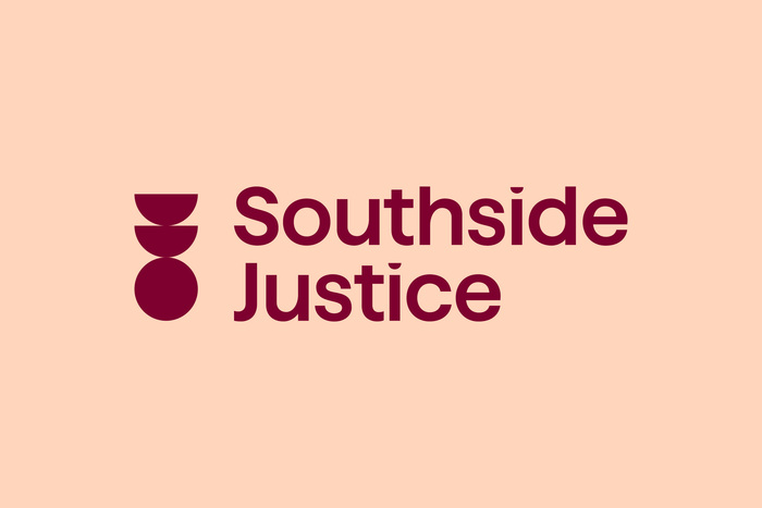 The tittle of the lowercase i was modified to reflect the brand’s mark made of circles and half circles.