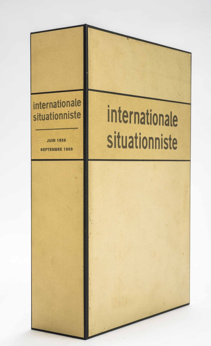A collection of all twelve issues was also compiled into a slipcase made by Julie Nadot.