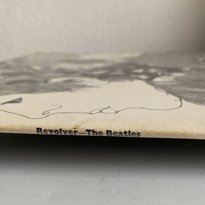 The spine lettering uses an extrabold weight of .