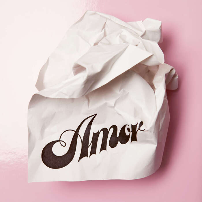 Amor wordmark and campaign 1