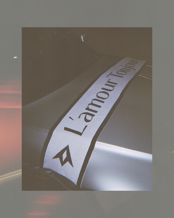 “L’amour Toujours” scarf by Azuliq Type 6