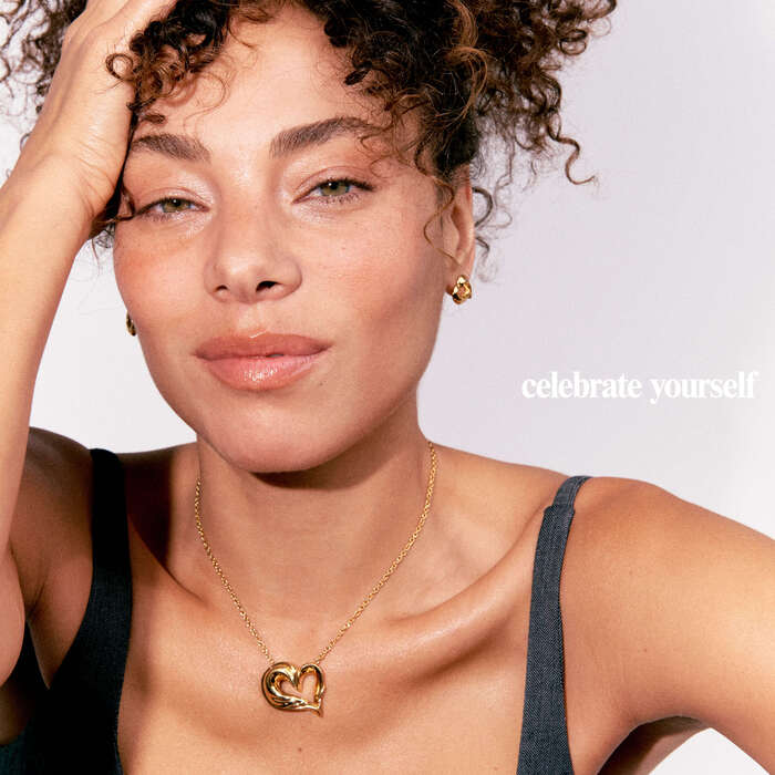 Amor wordmark and campaign 3