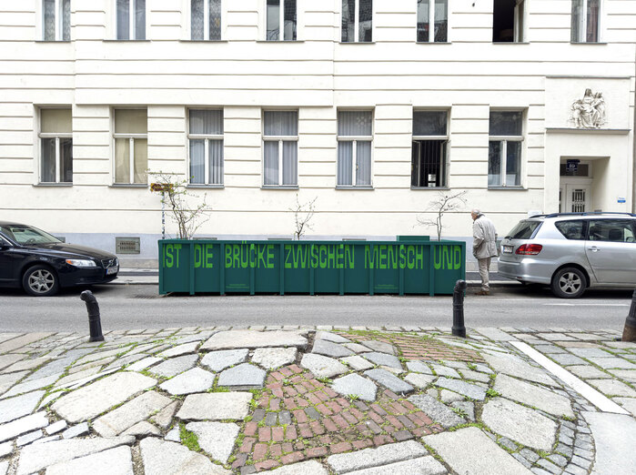 The old parklet opposite of the museum’s main entrance has been upcycled and now shines in new splendor.