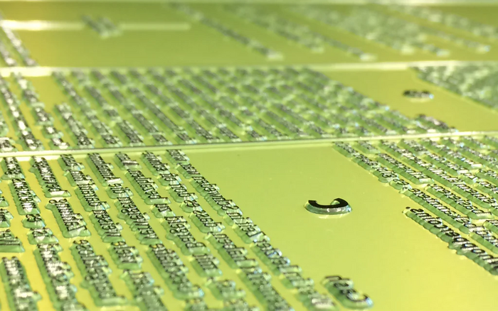 Digital layouts are transfer the data to polymer printing plates, using a laser-setter.