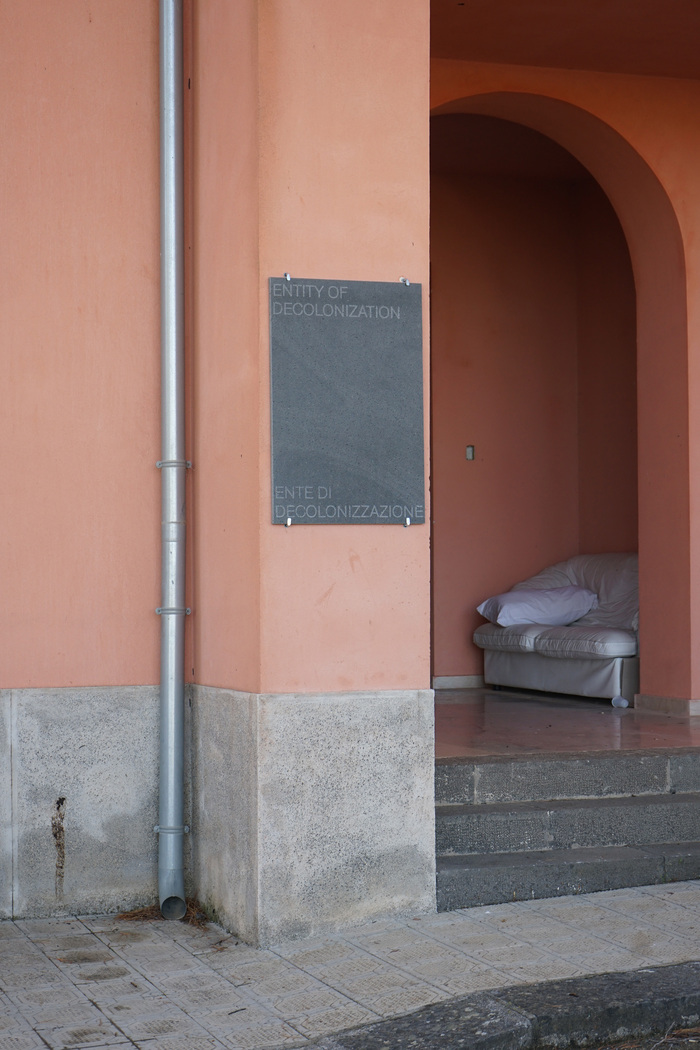Entity of Decolonization / Ente di Decolonizzazione plaque 1