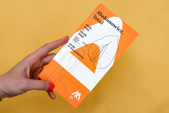 Abakanowicz. Total exhibition guide 10