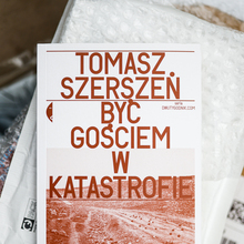 <cite>Być gościem w gatastrofie </cite>by Tomasz Szerszeń