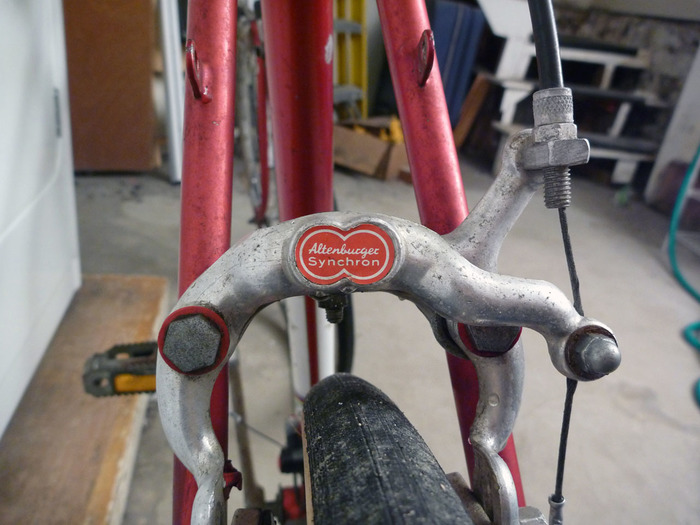 “If The Internet is to be believed, Altenburger Synchron brakes like these were among the earliest — if not the very first — dual-pivot sidepulls available on mass-produced bikes. They are easier to set, adjust, and maintain than comparable single-pivot sidepull brakes.” — headgasket13