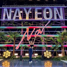 Nayeon – <cite>Na</cite> album art and merch