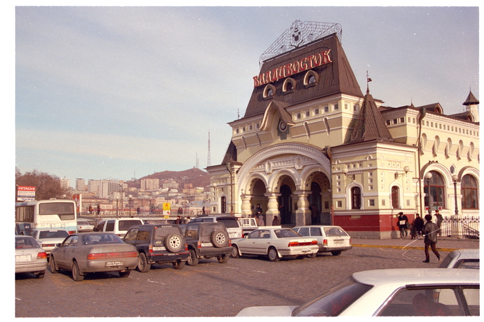 The sign in  was already installed in December 1999, when this photo was taken.