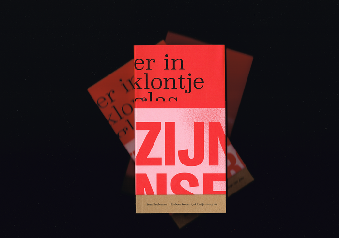 IJsbeer in een ijsklontje van glas by Sem Deeleman 1