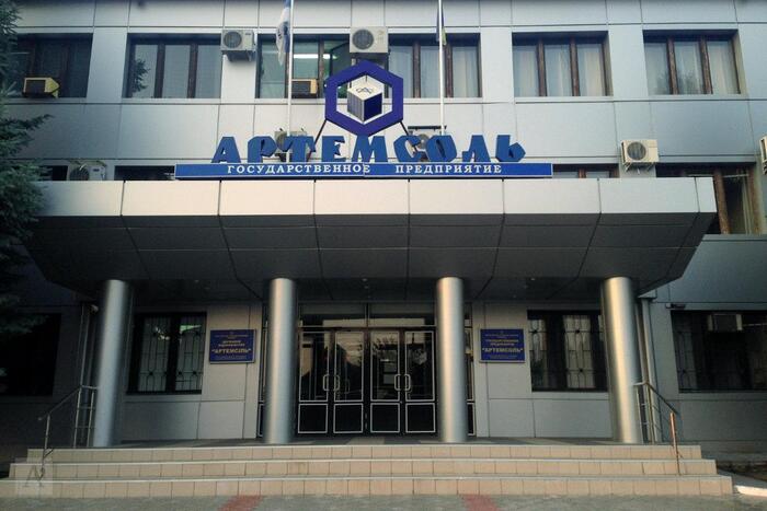 The logo above the entrance used to use the Russian spelling.