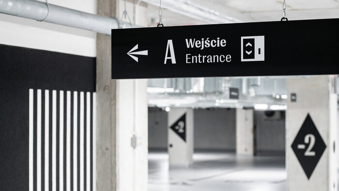 Lakeside office buildings wayfinding system 15