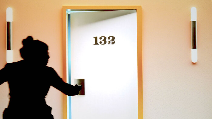 Door number set in 