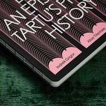 <cite>Järjekord. Üks episood Tartu fotoloost / </cite><span><span><cite>The Queue. An Episode in Tartu’s Photo History</cite></span></span>