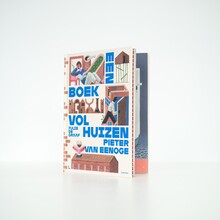 <cite>Een boek vol huizen</cite> by <span></span> <span>Julie de Graaf and Pieter Van Eenoge</span>