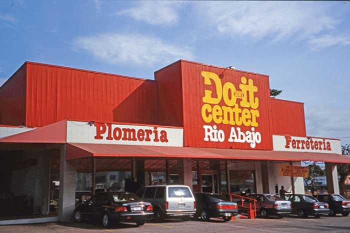 In 1979, an independent hardware company in Río Abajo, Panama, was the first international member to join the HWI co-op. They would be the first outside the United States to receive Do it Center franchising rights in the 1980s.